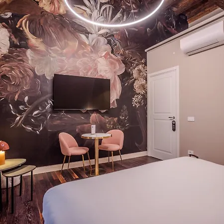 La Maison De & Bed & Breakfast 4*