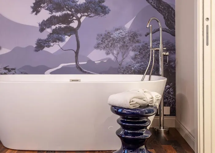 La Maison De & Bed and Breakfast 4*