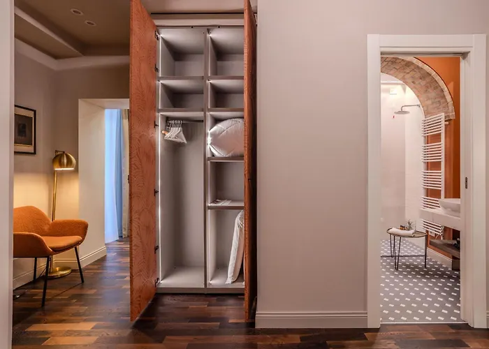 La Maison De & Piacenza