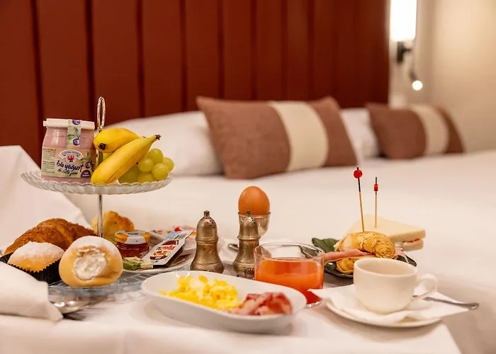 La Maison De & Bed and Breakfast