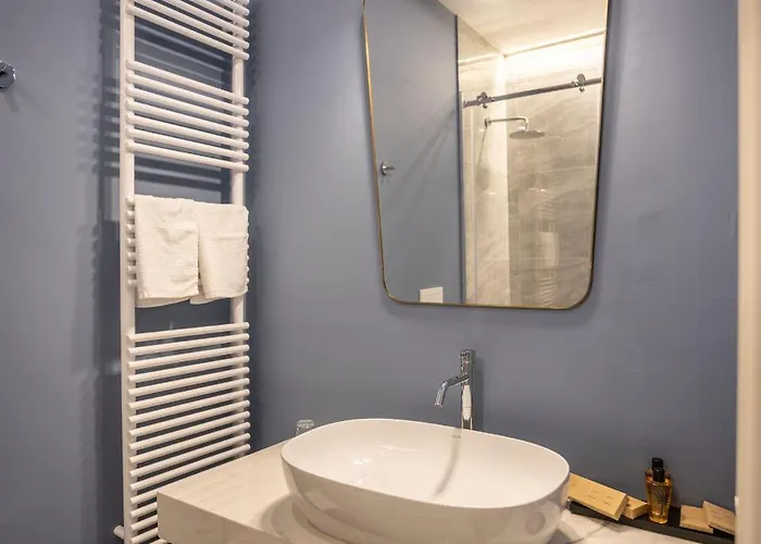 La Maison De & Bed & Breakfast