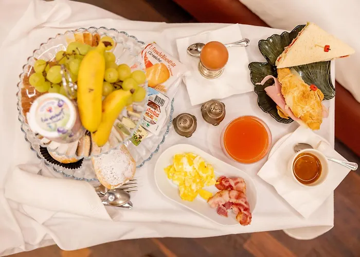 La Maison De & Bed & Breakfast 4*